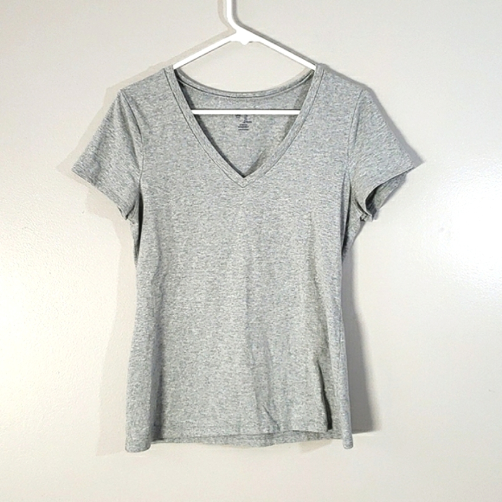Gap gray v-neck tee, L